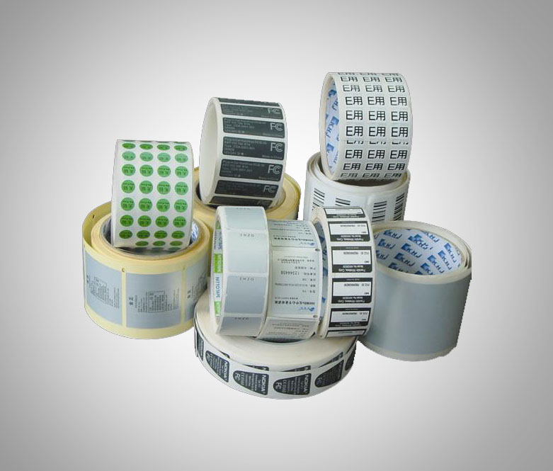 　　隨著市場經濟的飛速發(fā)展，印刷行業(yè)也出現了各種各樣的印刷工藝，不干膠的印刷也越來越受到人們的重視，不干膠是通過紙張薄膜等作為印刷的基本材料，逐漸在各行各業(yè)中普遍，幾乎都隨處可見，所有的商品標簽都是采用這種工藝，但是在印刷的過程中難免會出現誤差，那么在印刷不干膠的時候應該注意哪些注意事項呢?